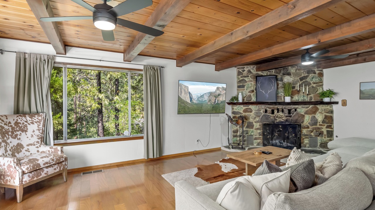 Photo of Livingroom in Oakhurst