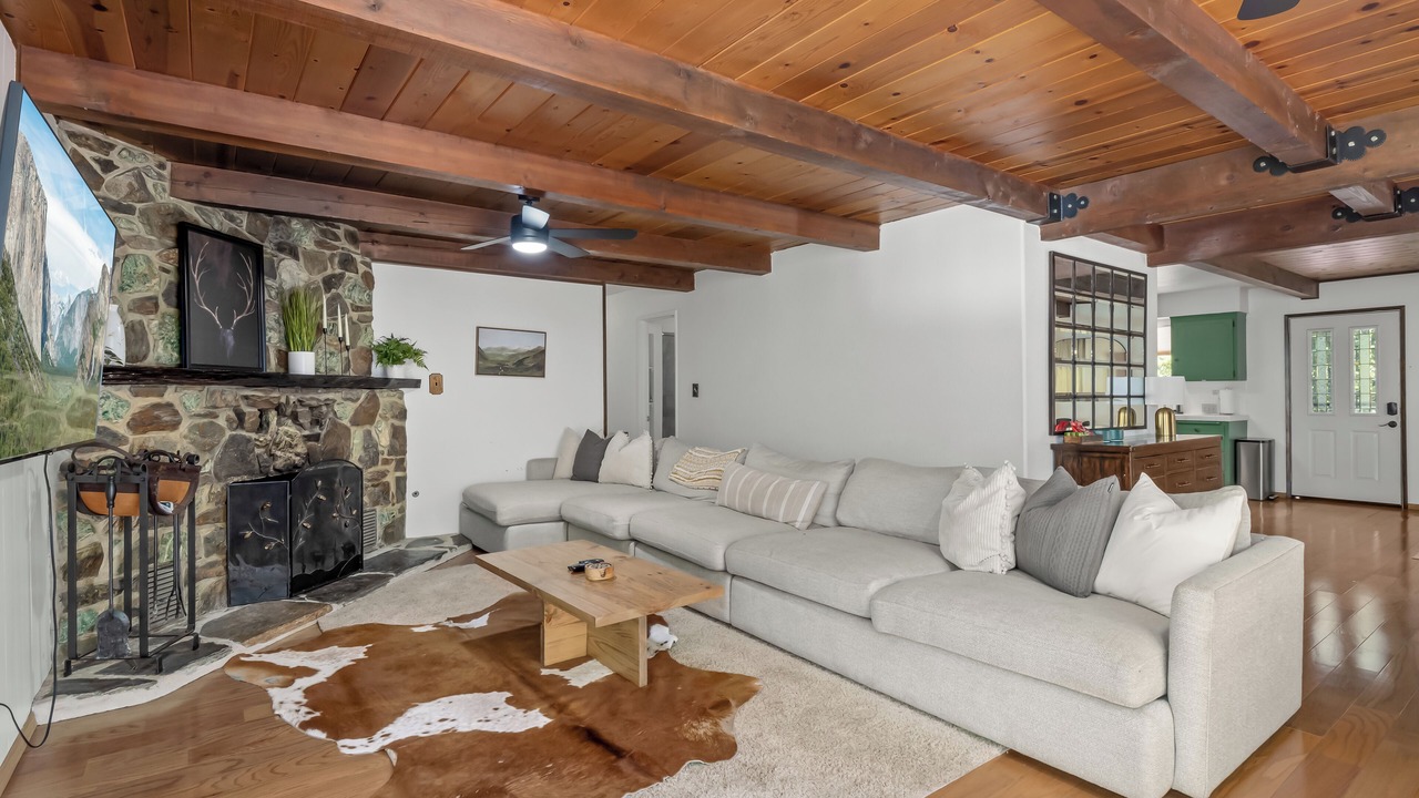 Photo of Livingroom in Oakhurst