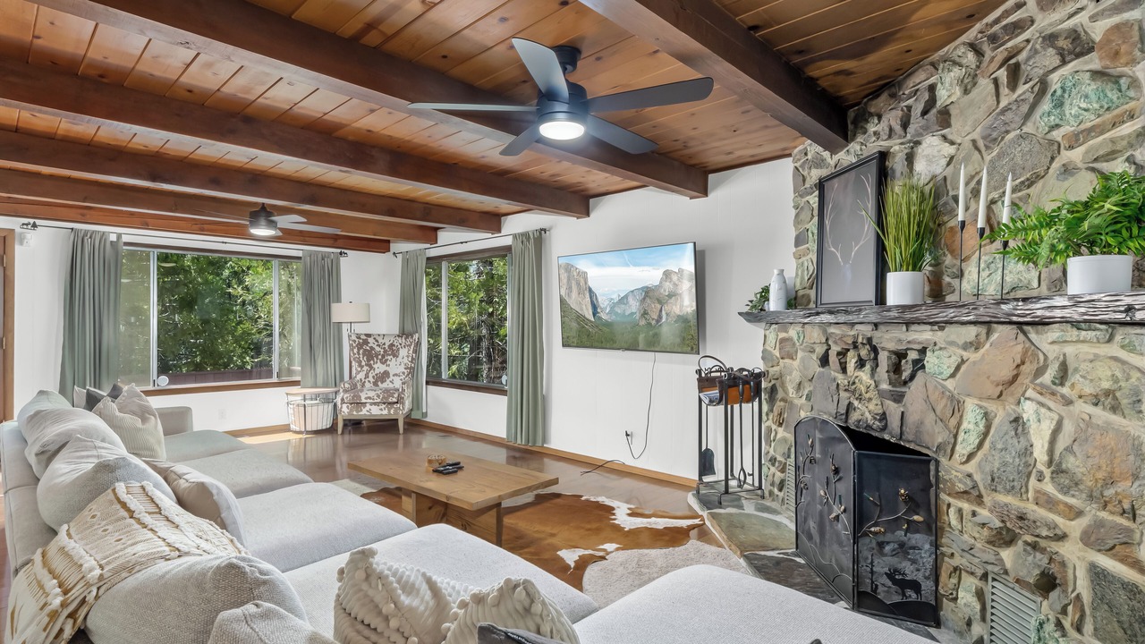 Photo of Livingroom in Oakhurst