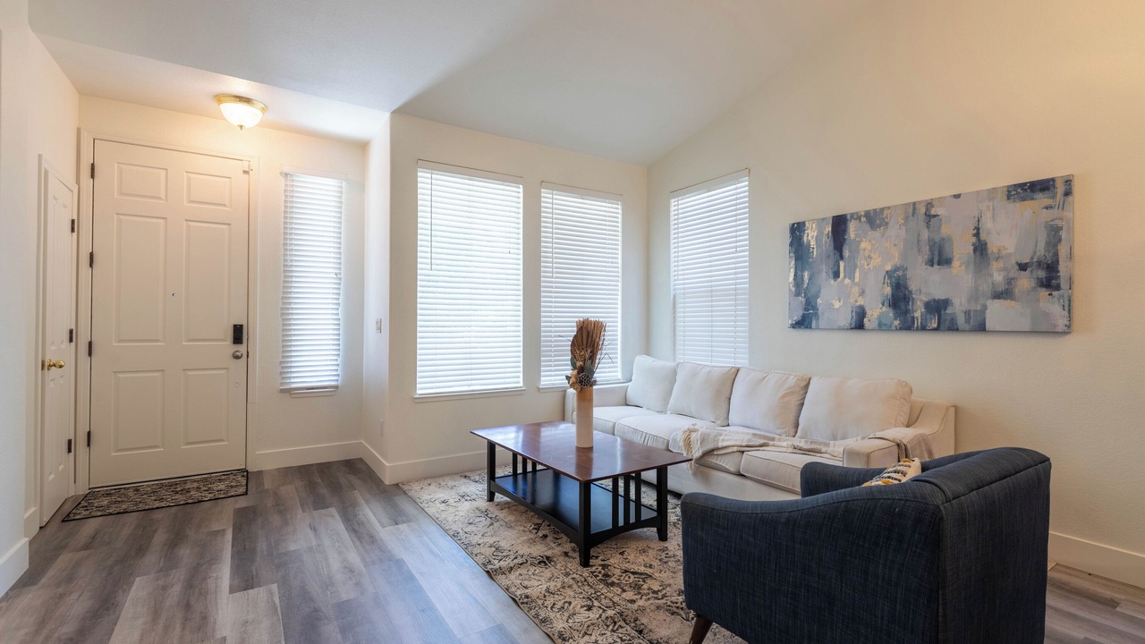 Photo of Livingroom in Southwestern Sacramento