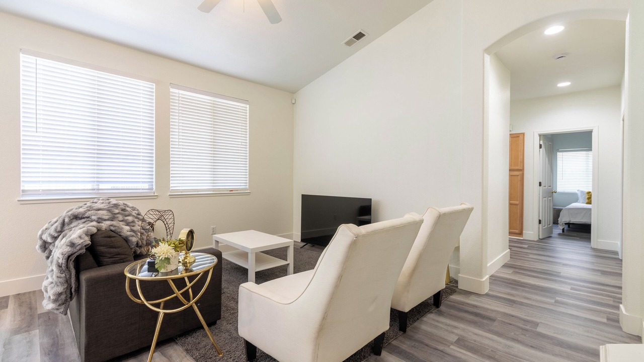 Photo of Livingroom in Southwestern Sacramento
