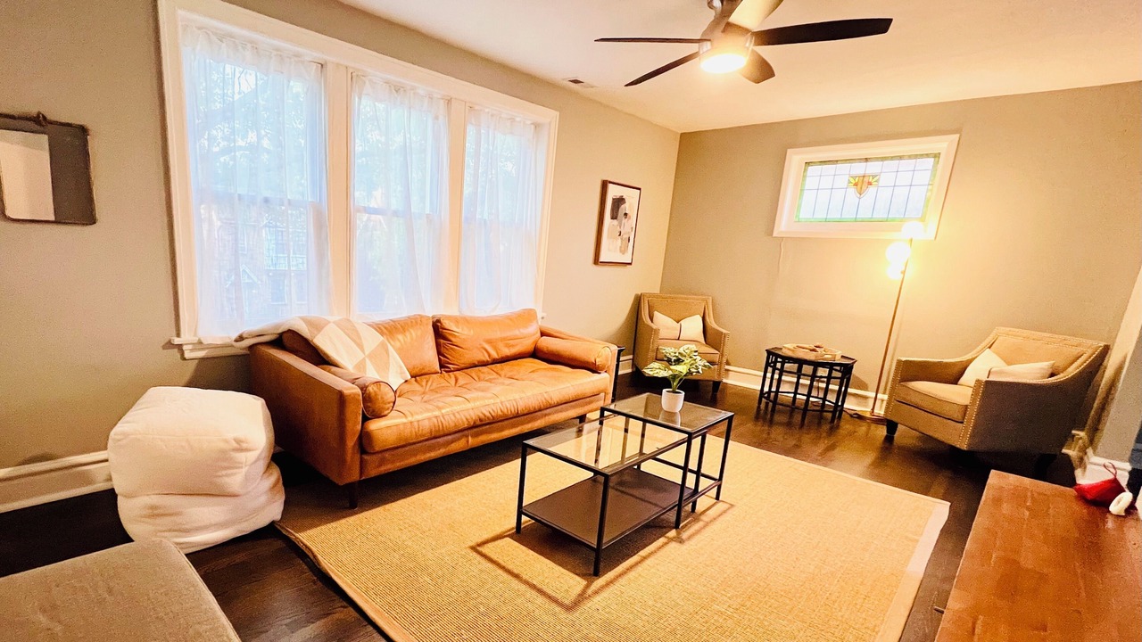 Photo of Livingroom in University City