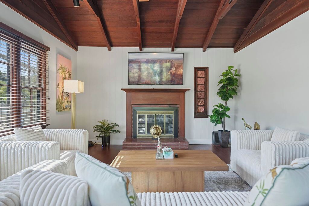 Photo of Livingroom in Silver Lake