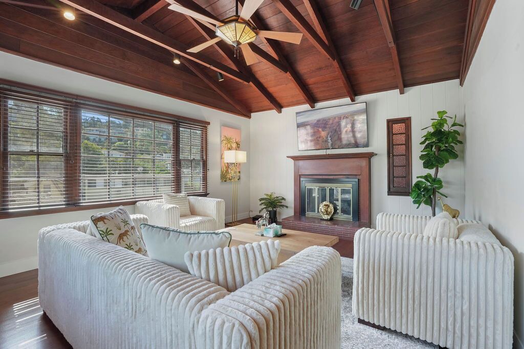 Photo of Livingroom in Silver Lake
