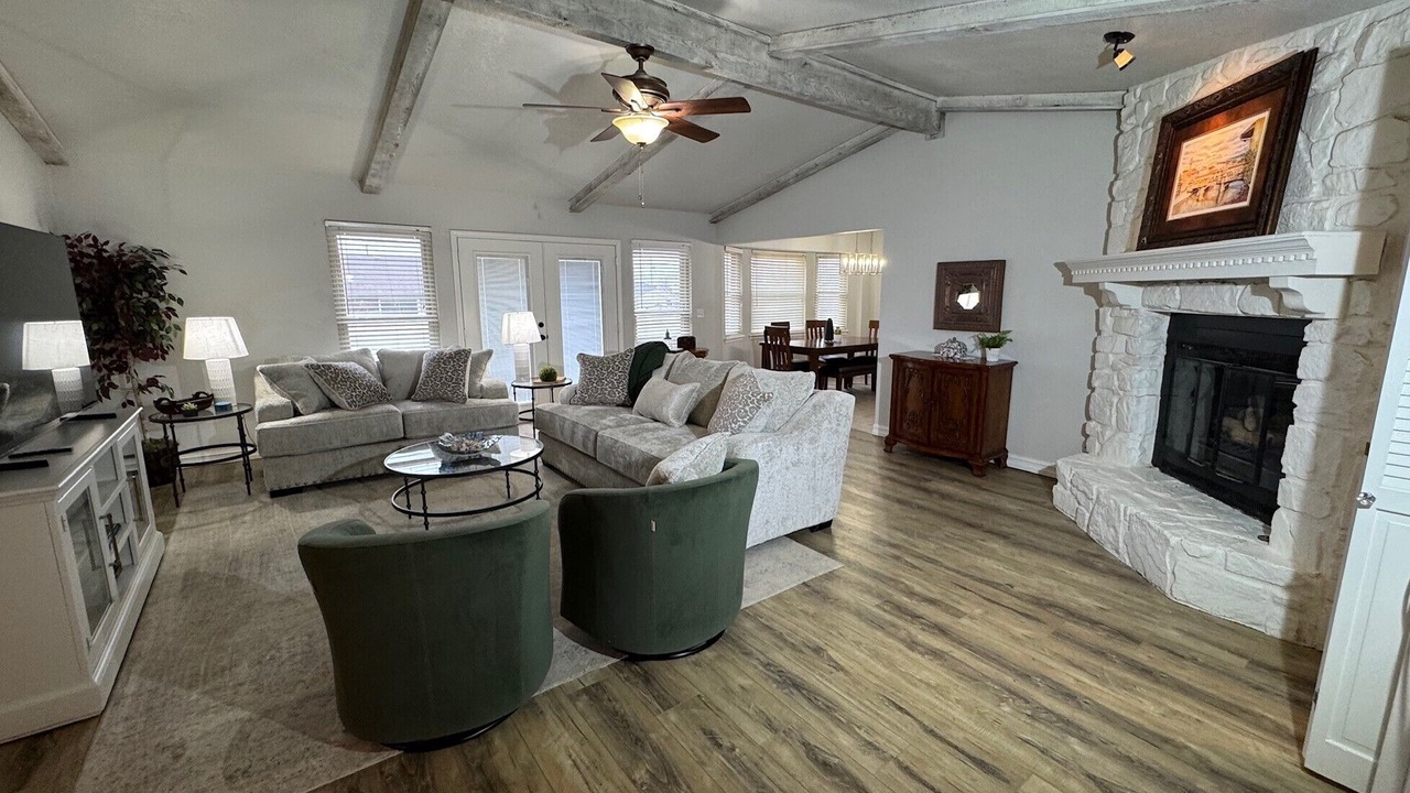 Photo of Livingroom in Sand Springs