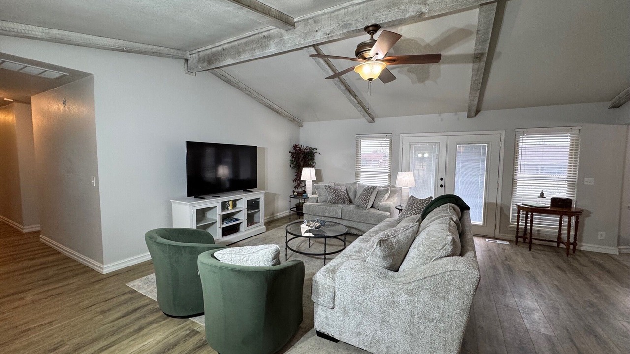Photo of Livingroom in Sand Springs