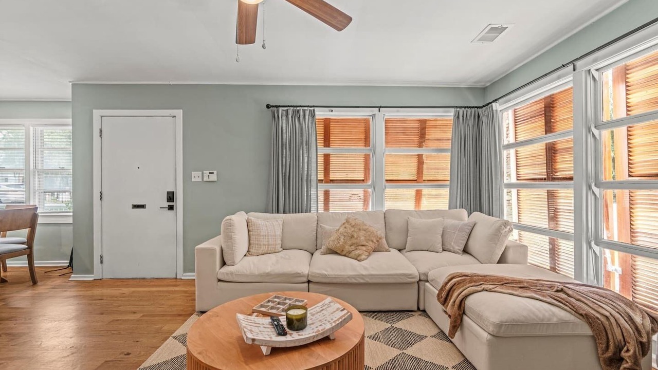 Photo of Livingroom in Historic District