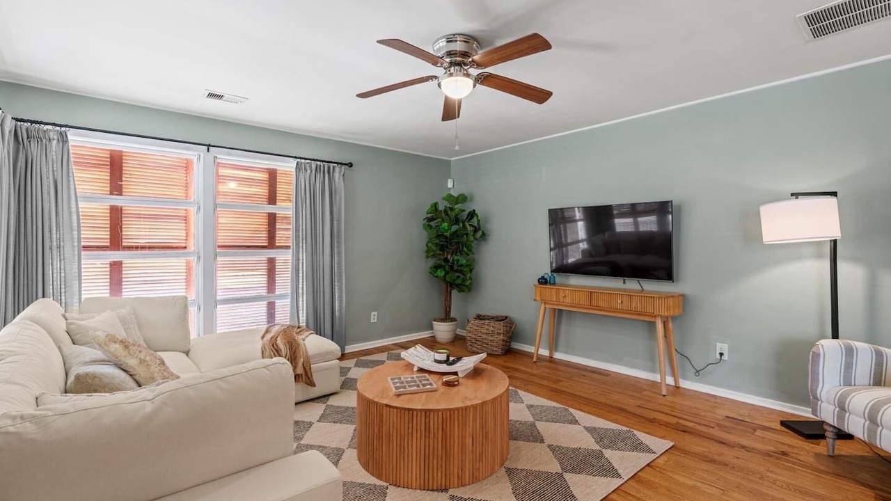 Photo of Livingroom in Historic District