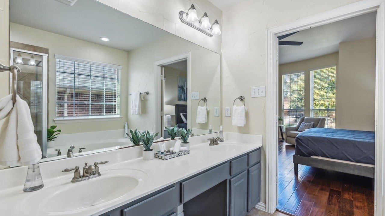 Photo of Bathroom in Lantana