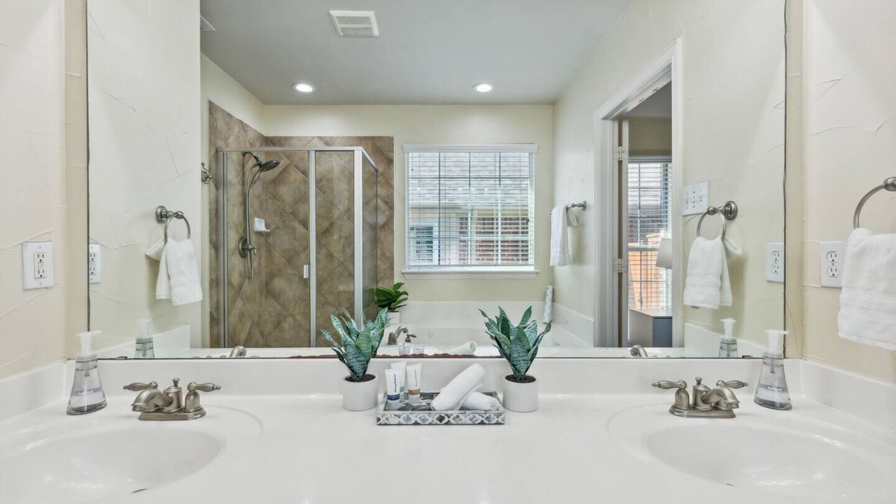 Photo of Bathroom in Lantana