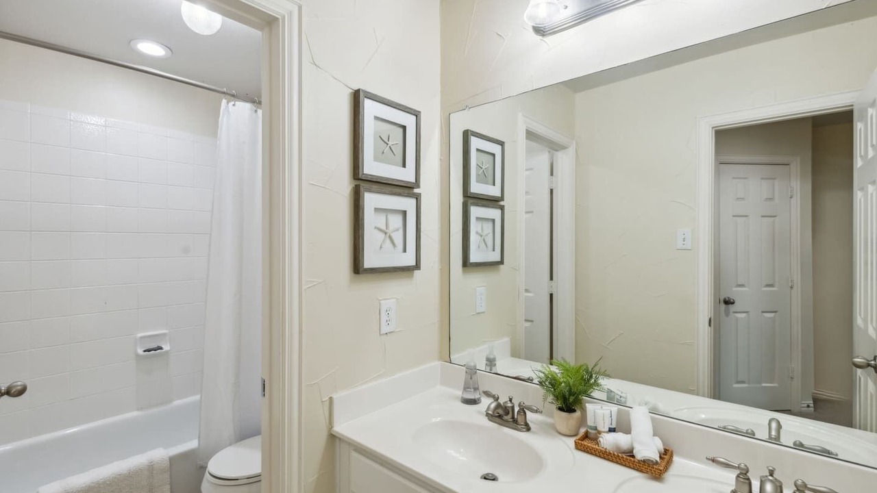 Photo of Bathroom in Lantana