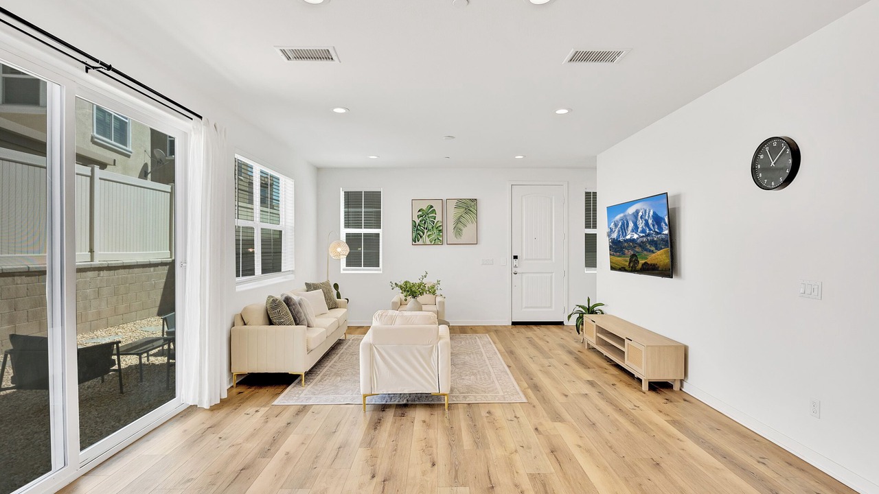 Photo of Livingroom in Eastvale Downs