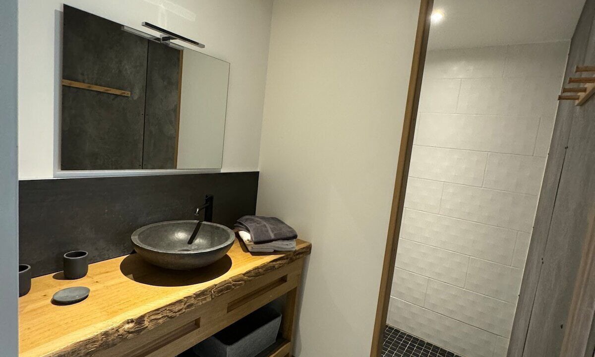 Photo of Others in Les Attaques