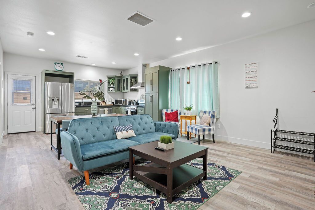 Photo of Livingroom in Creswell