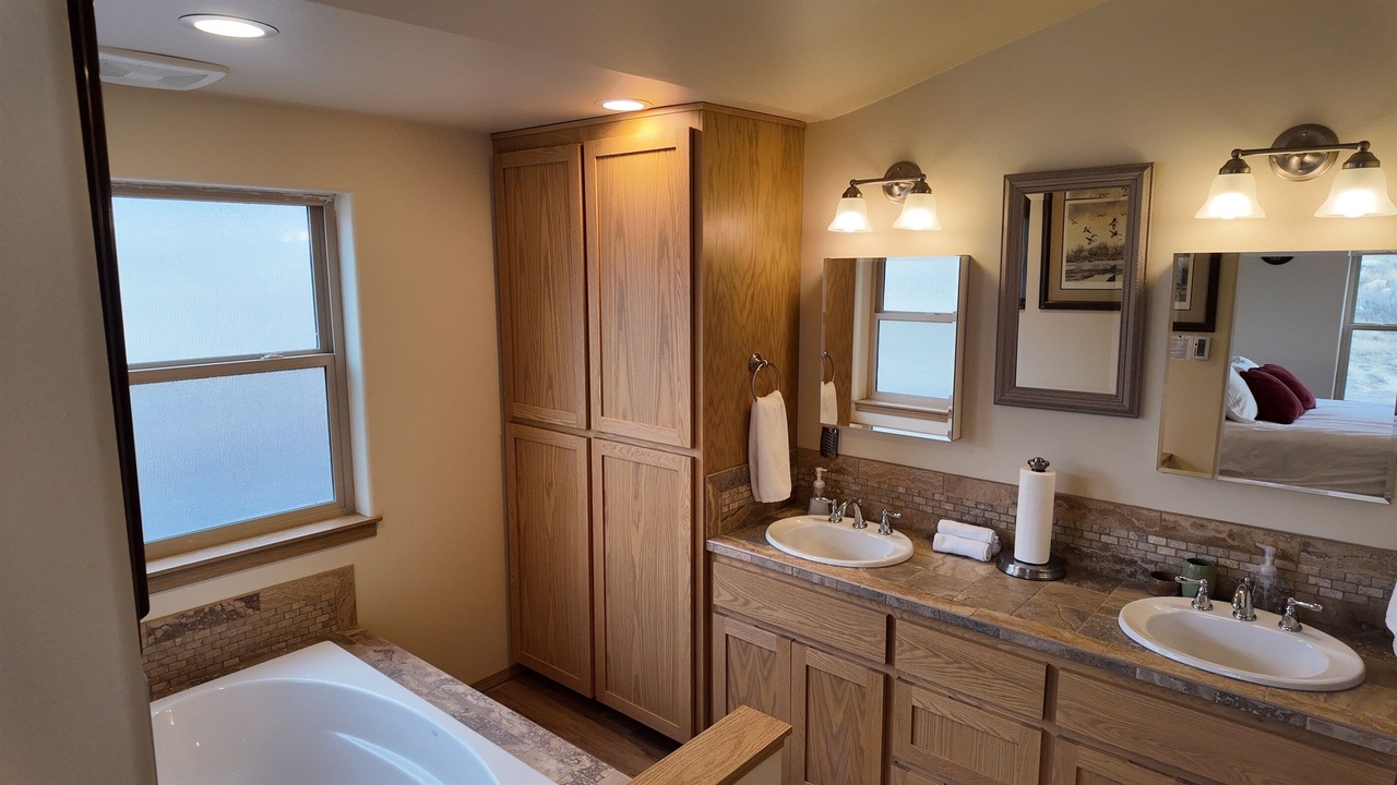 Photo of Bathroom in Summer Lake