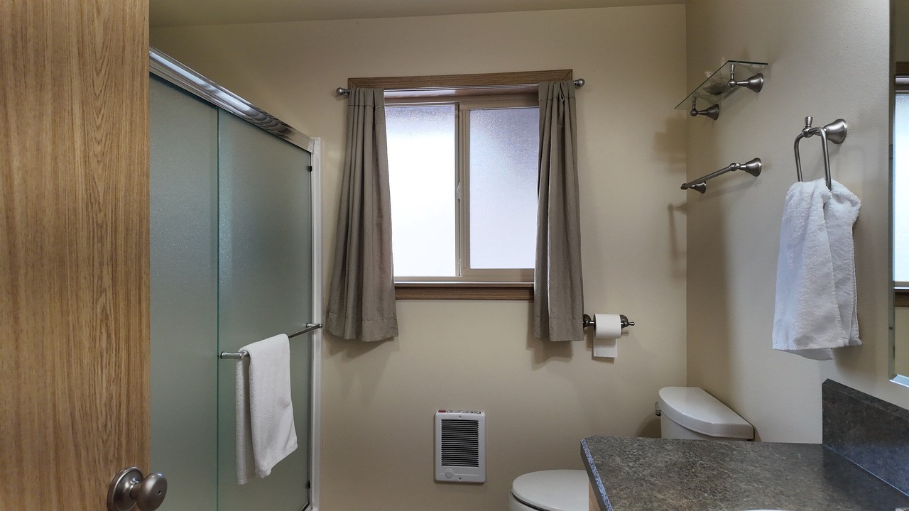 Photo of Bathroom in Summer Lake