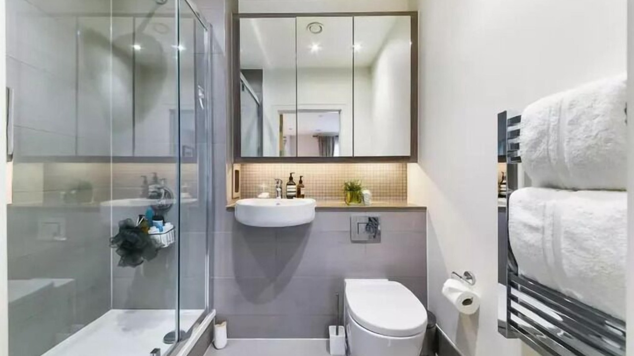 Photo of Bathroom in Canary Wharf