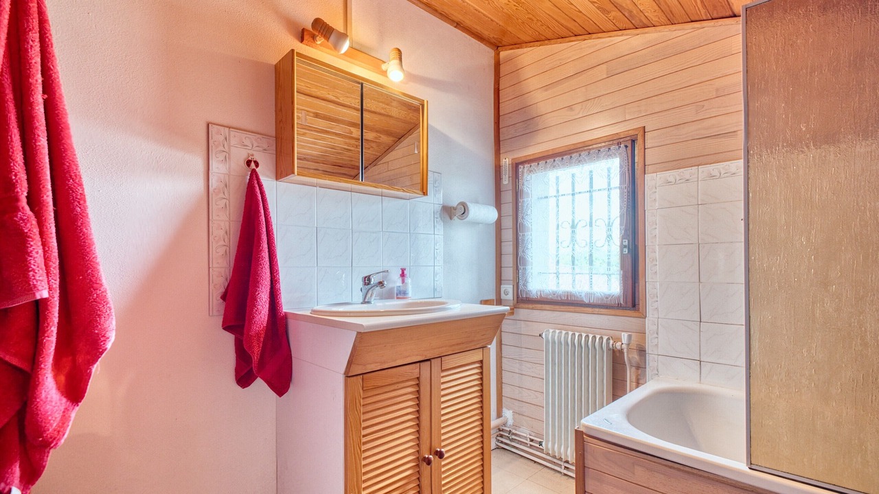 Photo of Bathroom in La Roche-Chalais