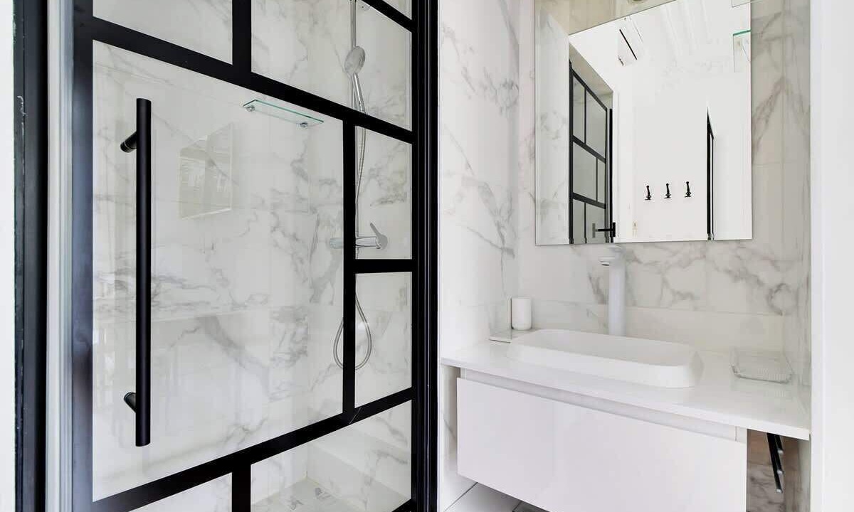 Photo of Bathroom in Quartier de la Folie-Mericourt