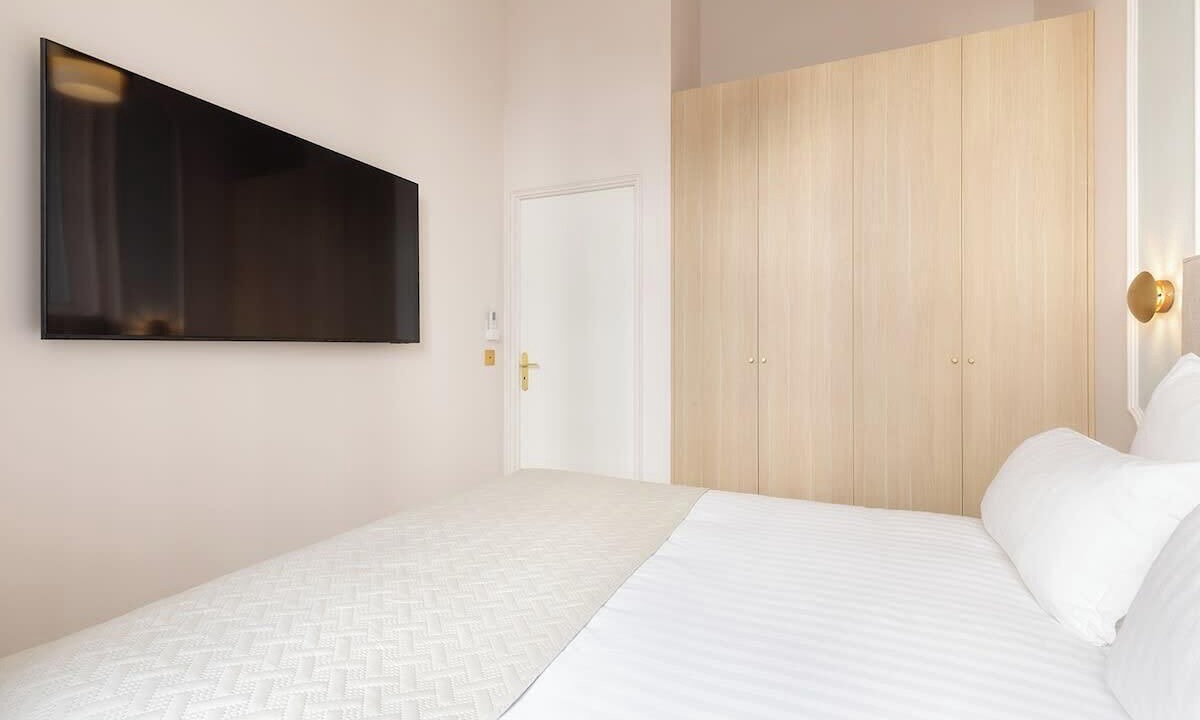 Photo of Bedroom in 9th Arrondissement