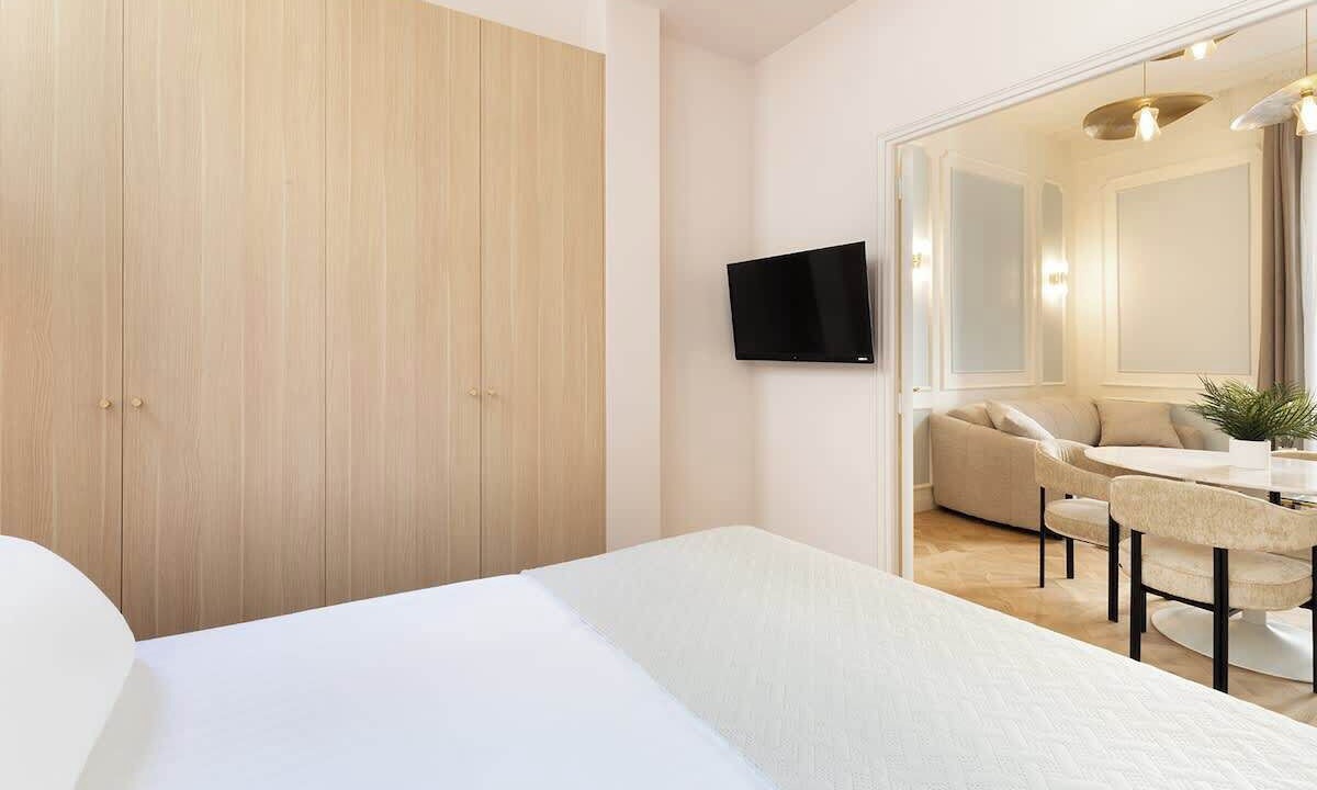 Photo of Bedroom in 9th Arrondissement