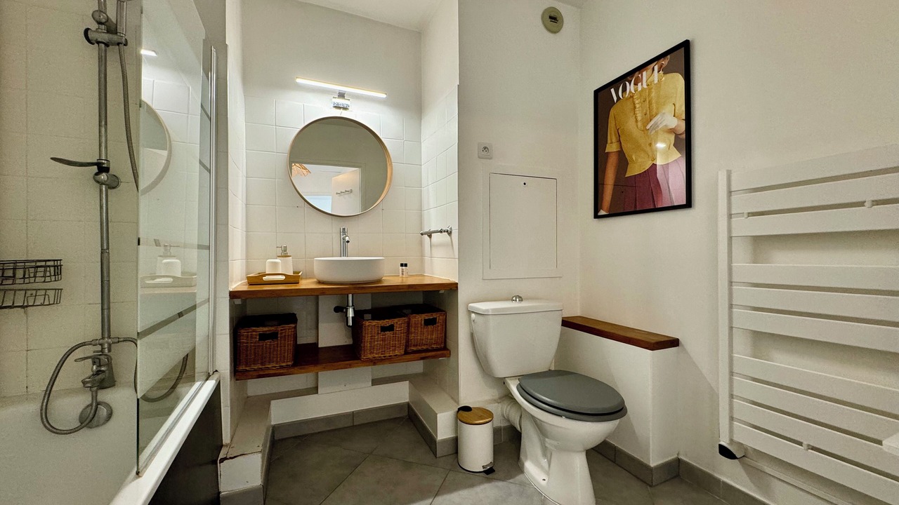Photo of Bathroom in Zola - Pressense