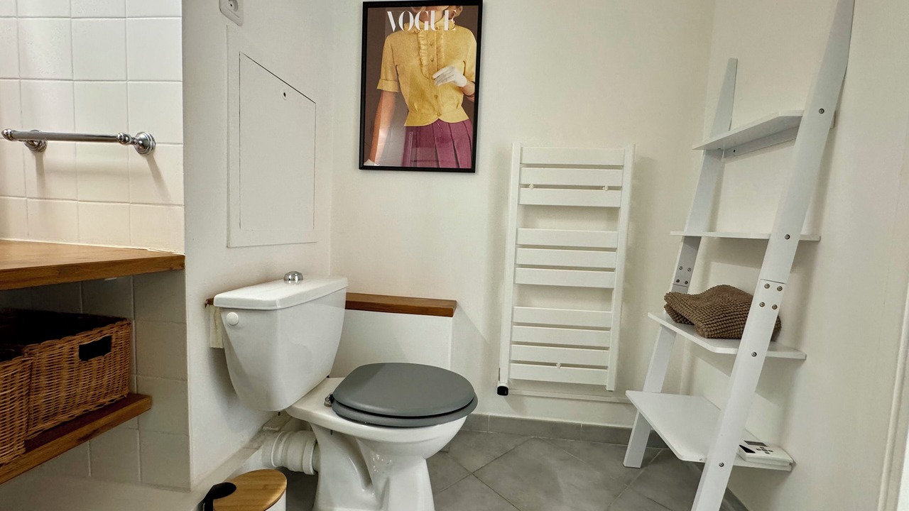 Photo of Bathroom in Zola - Pressense