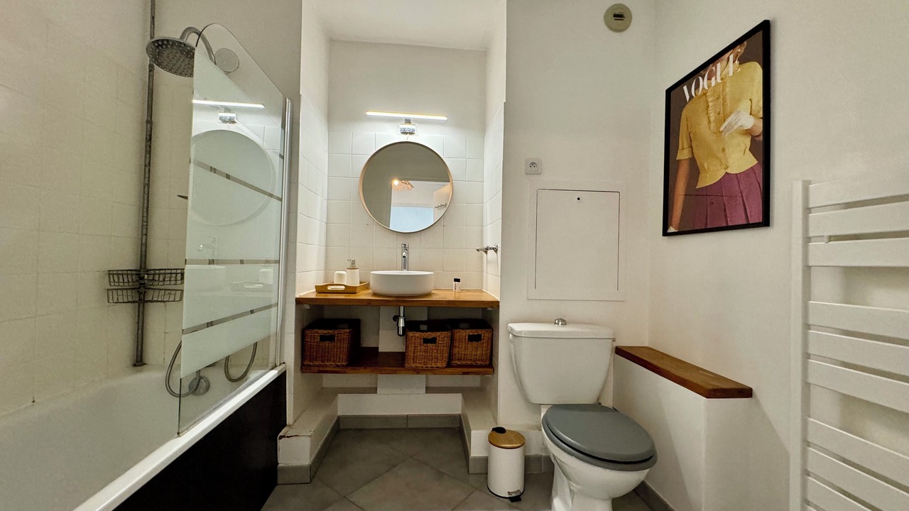 Photo of Bathroom in Zola - Pressense