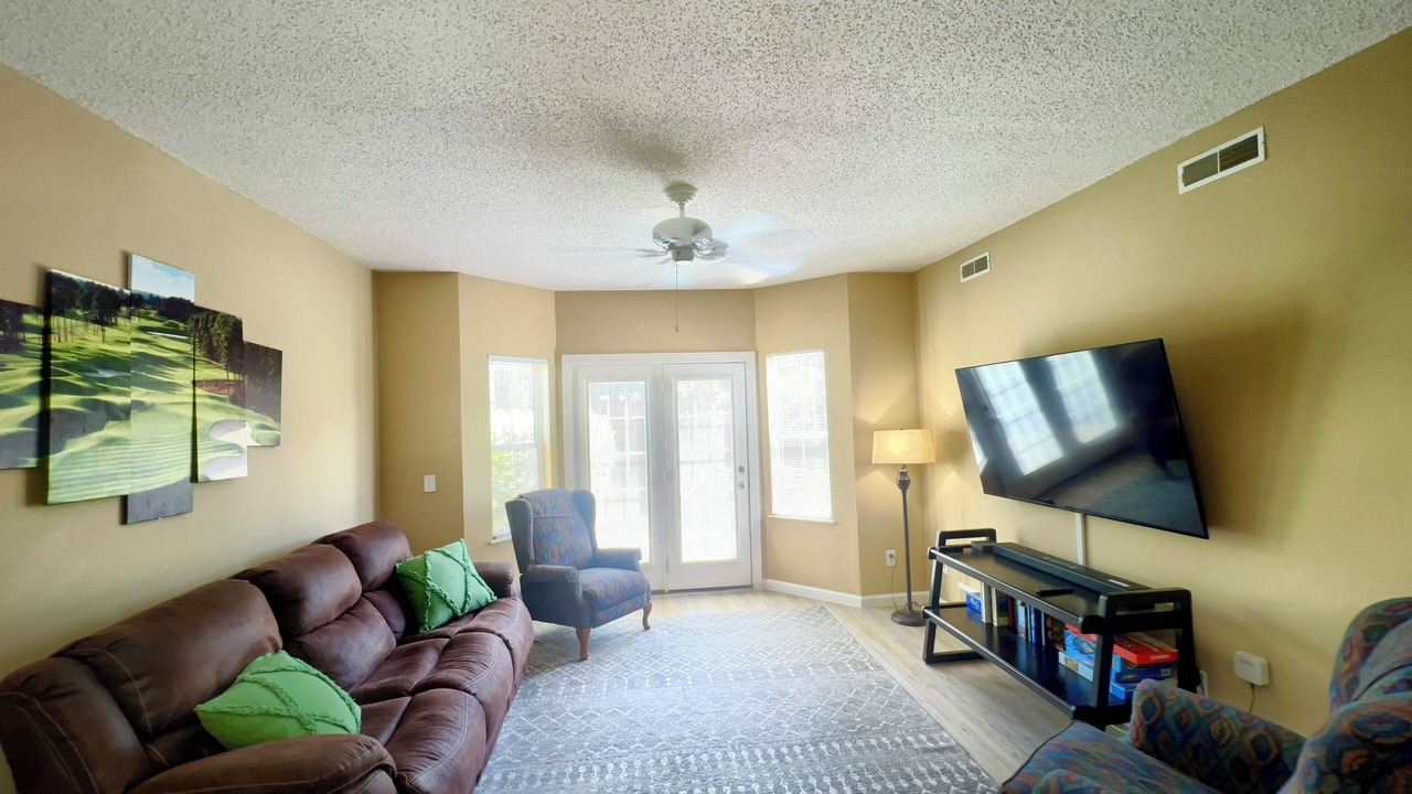 Photo of Livingroom in Red Hill
