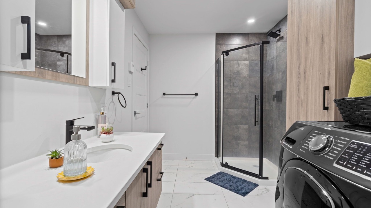 Photo of Bathroom in Longueuil