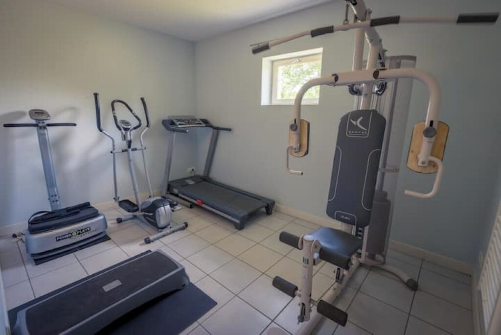 Photo of Others in Saires