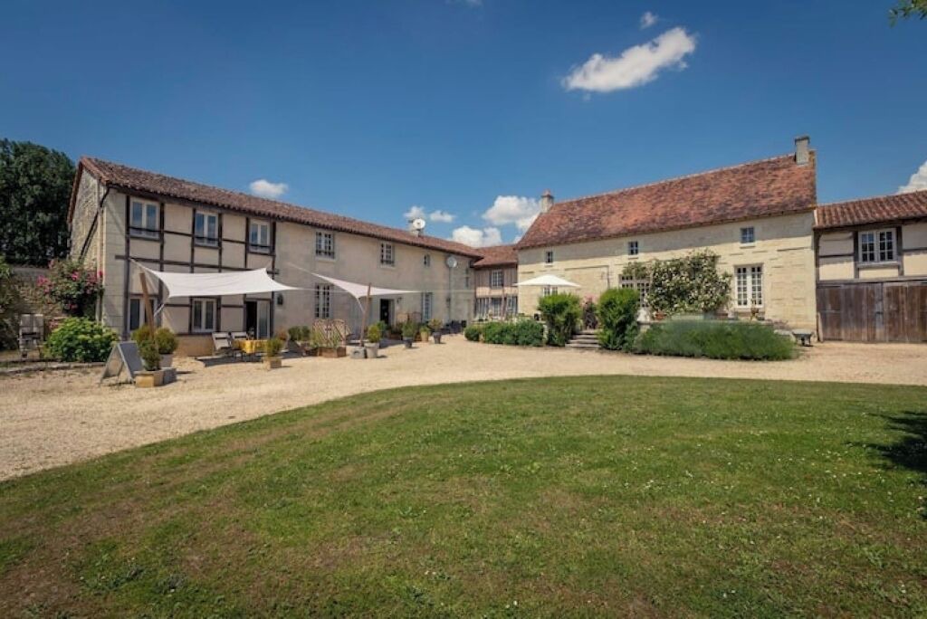 Photo of Outdoor in Saires