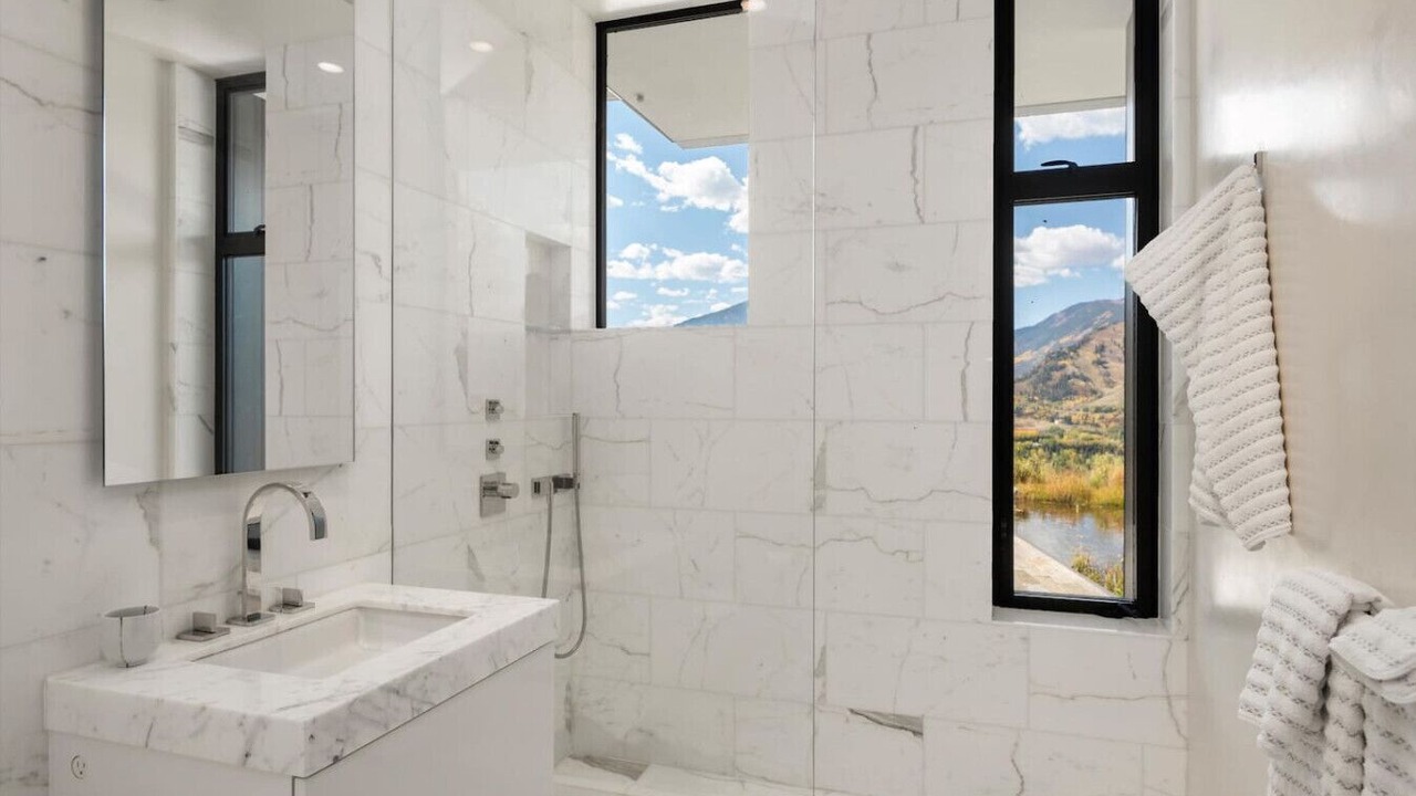 Photo of Bathroom in Red Mountain