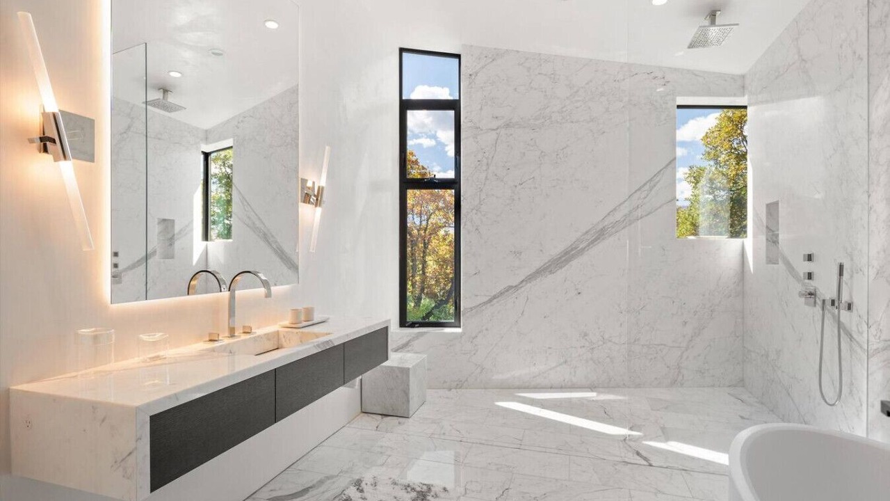 Photo of Bathroom in Red Mountain