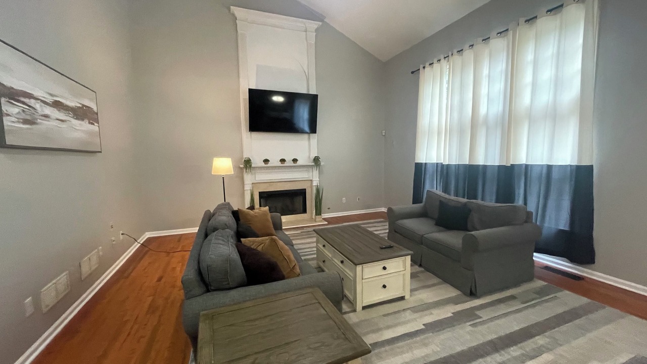 Photo of Livingroom in Suwanee