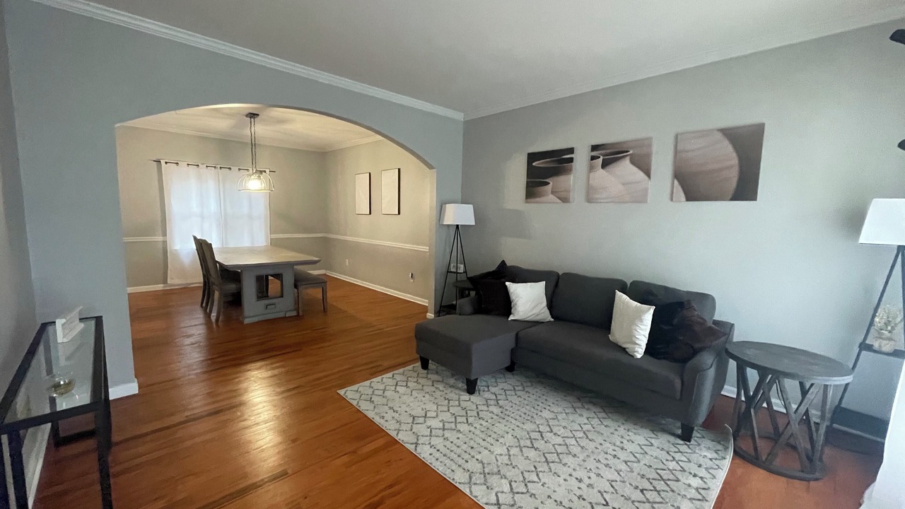 Photo of Livingroom in Suwanee