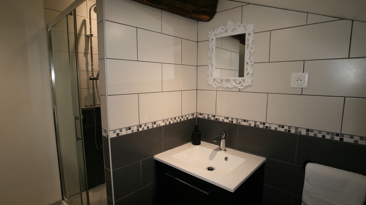 Photo of Bathroom in Marval