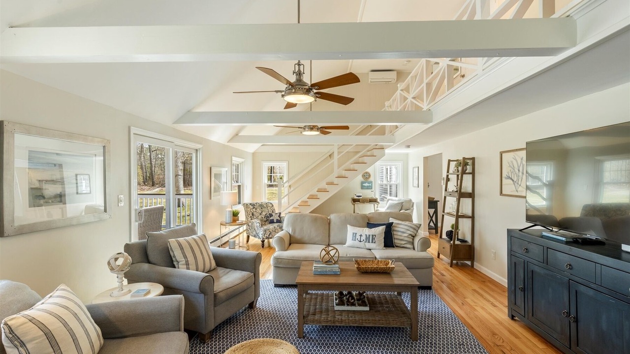 Photo of Livingroom in Dennis Port