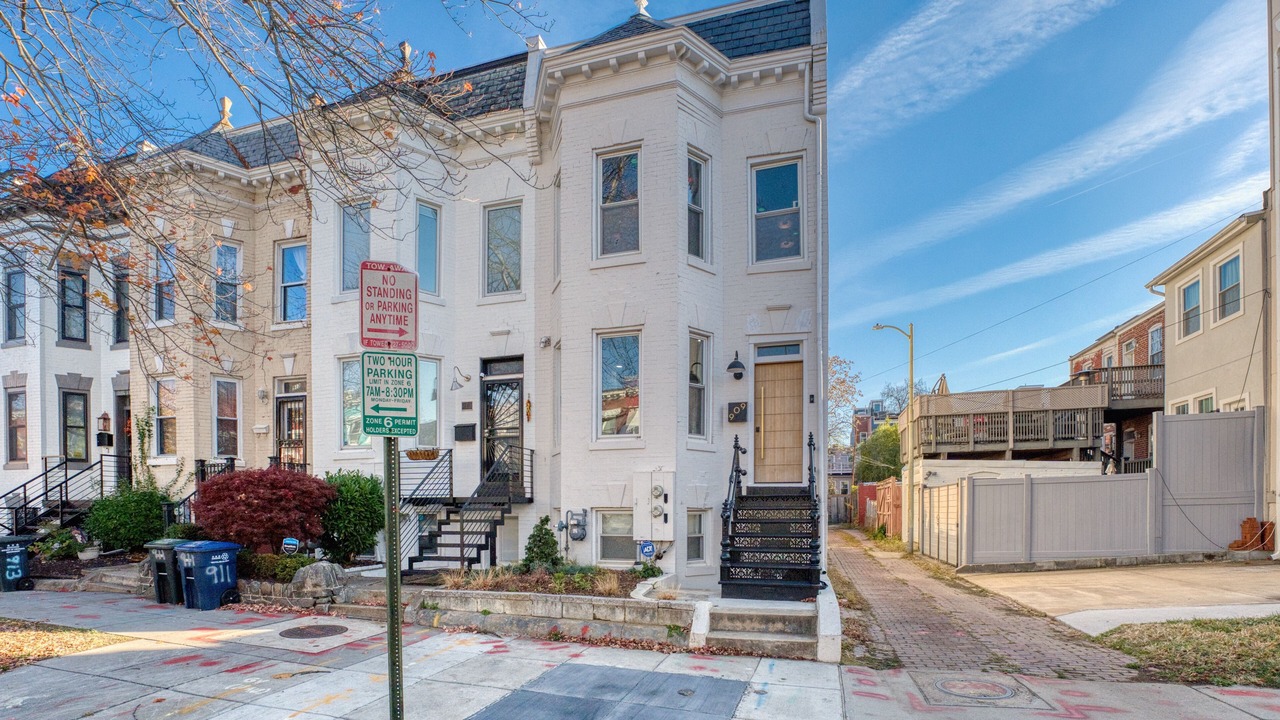 Photo of Outdoor in H Street Corridor