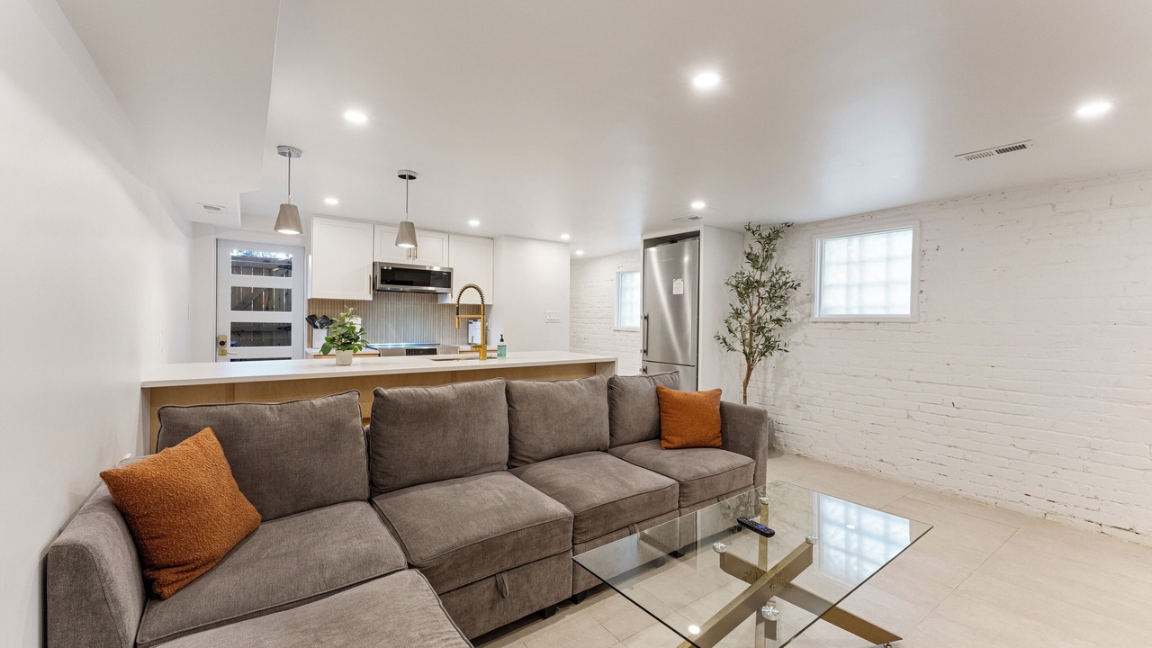 Photo of Livingroom in H Street Corridor