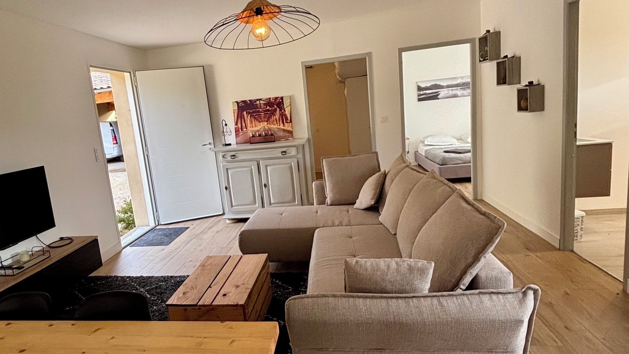 Photo of Livingroom in Chambonas