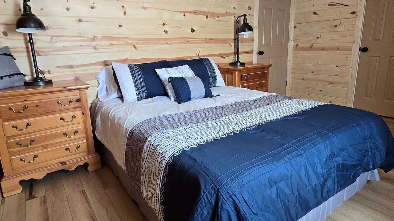 Photo of Bedroom in Sulphur