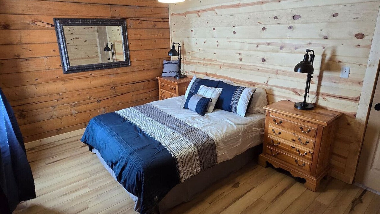 Photo of Bedroom in Sulphur