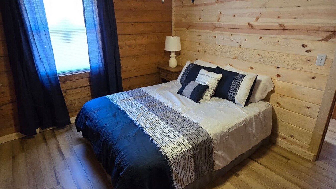 Photo of Bedroom in Sulphur