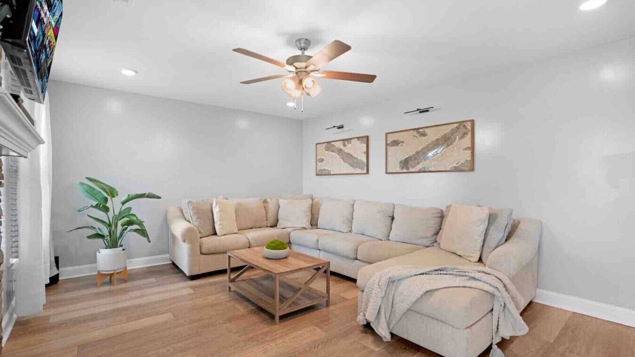 Photo of Livingroom in Clarksville