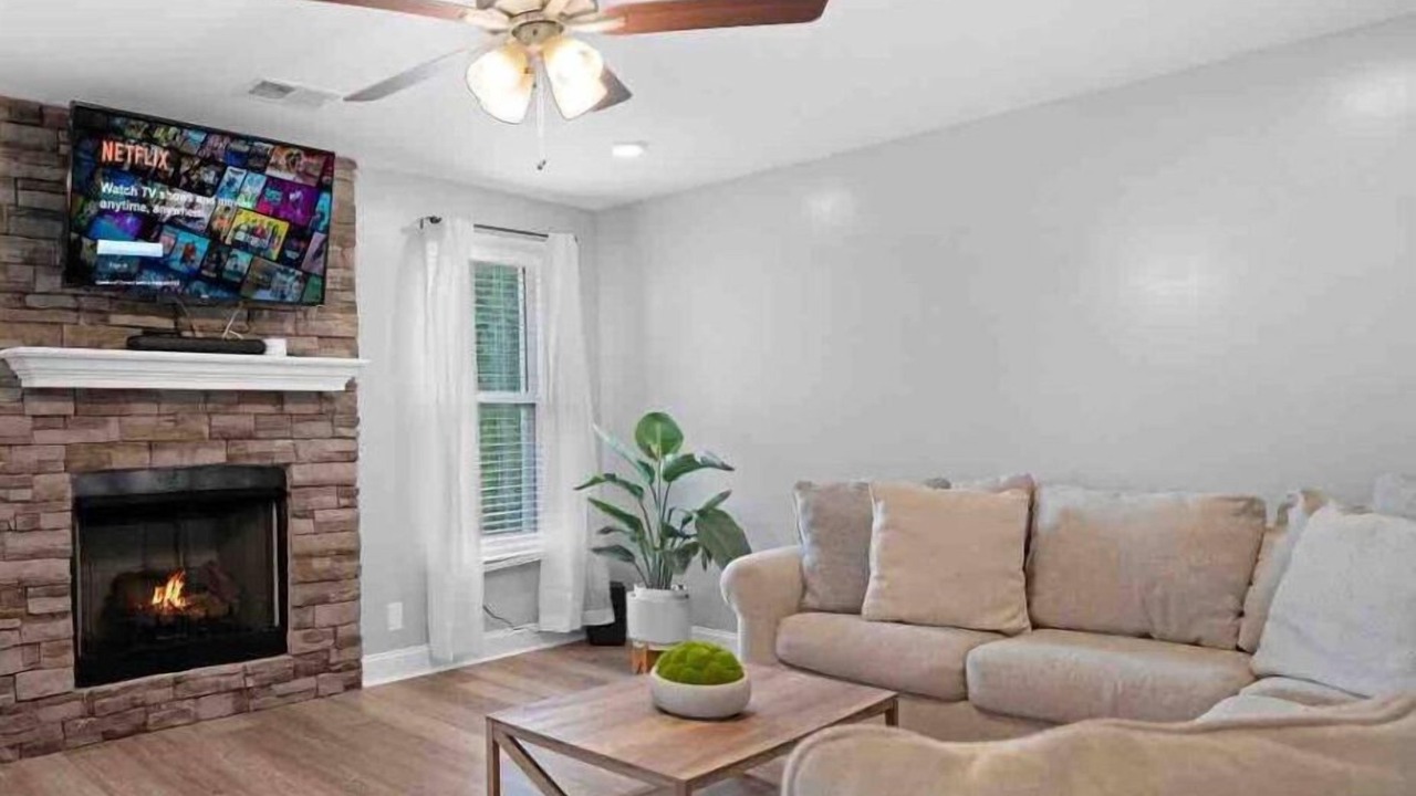Photo of Livingroom in Clarksville