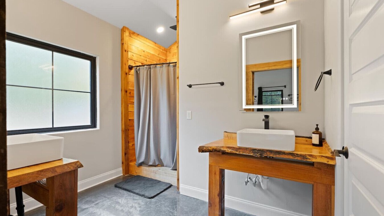 Photo of Bathroom in Dickson County