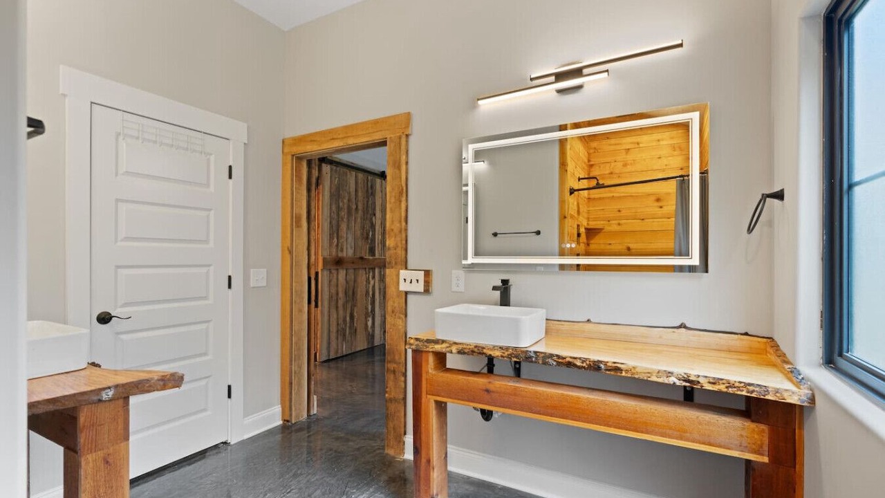 Photo of Bathroom in Dickson County