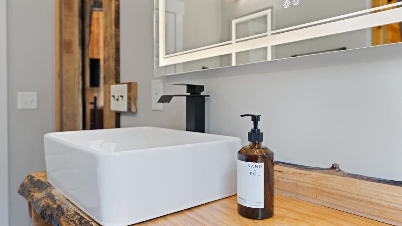 Photo of Bathroom in Dickson County