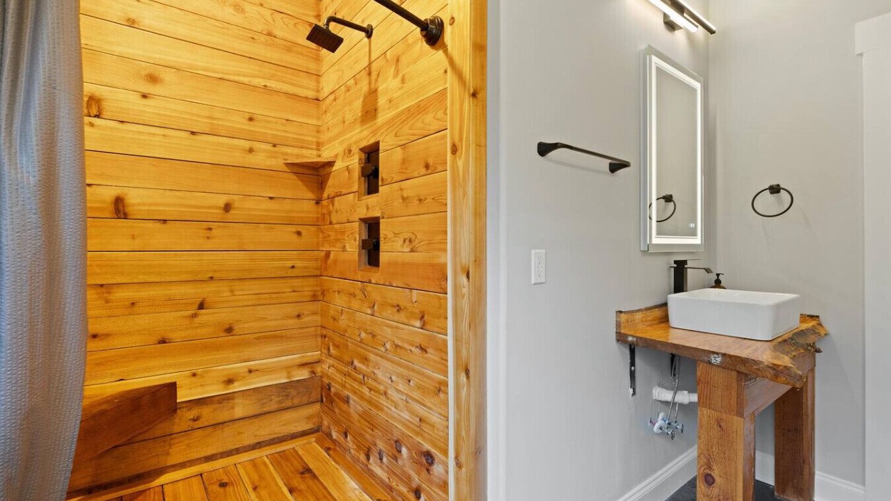 Photo of Bathroom in Dickson County